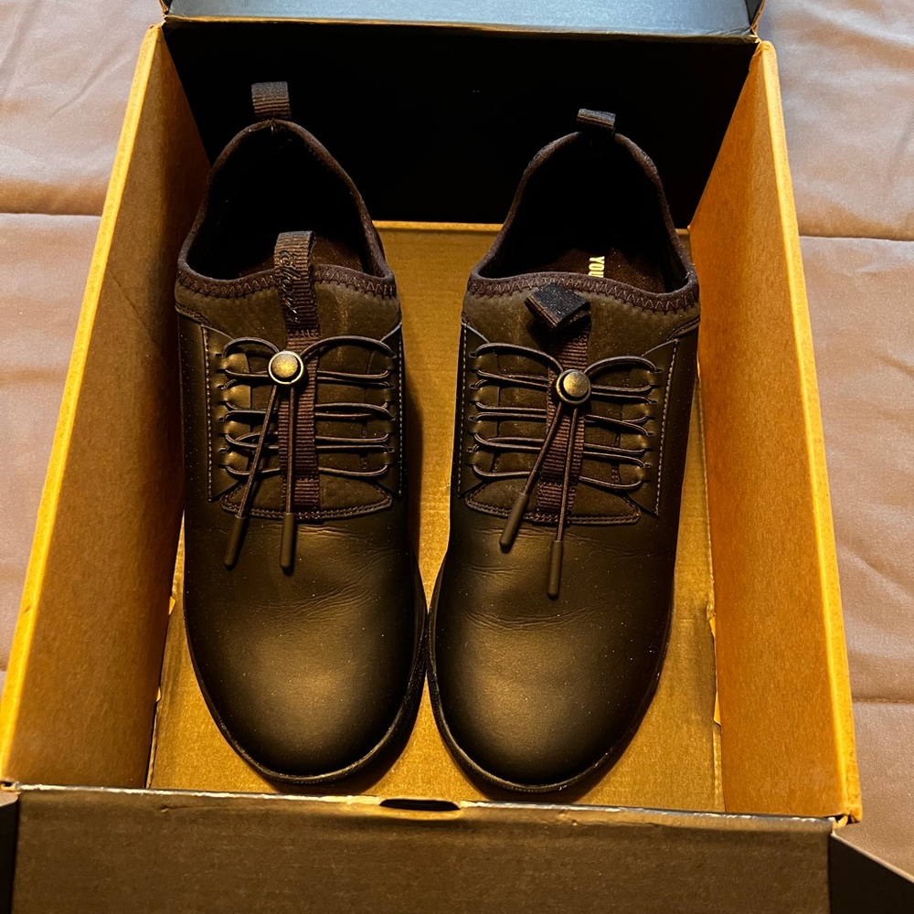 Clove nursing shoes women size 11/ men 9.5
